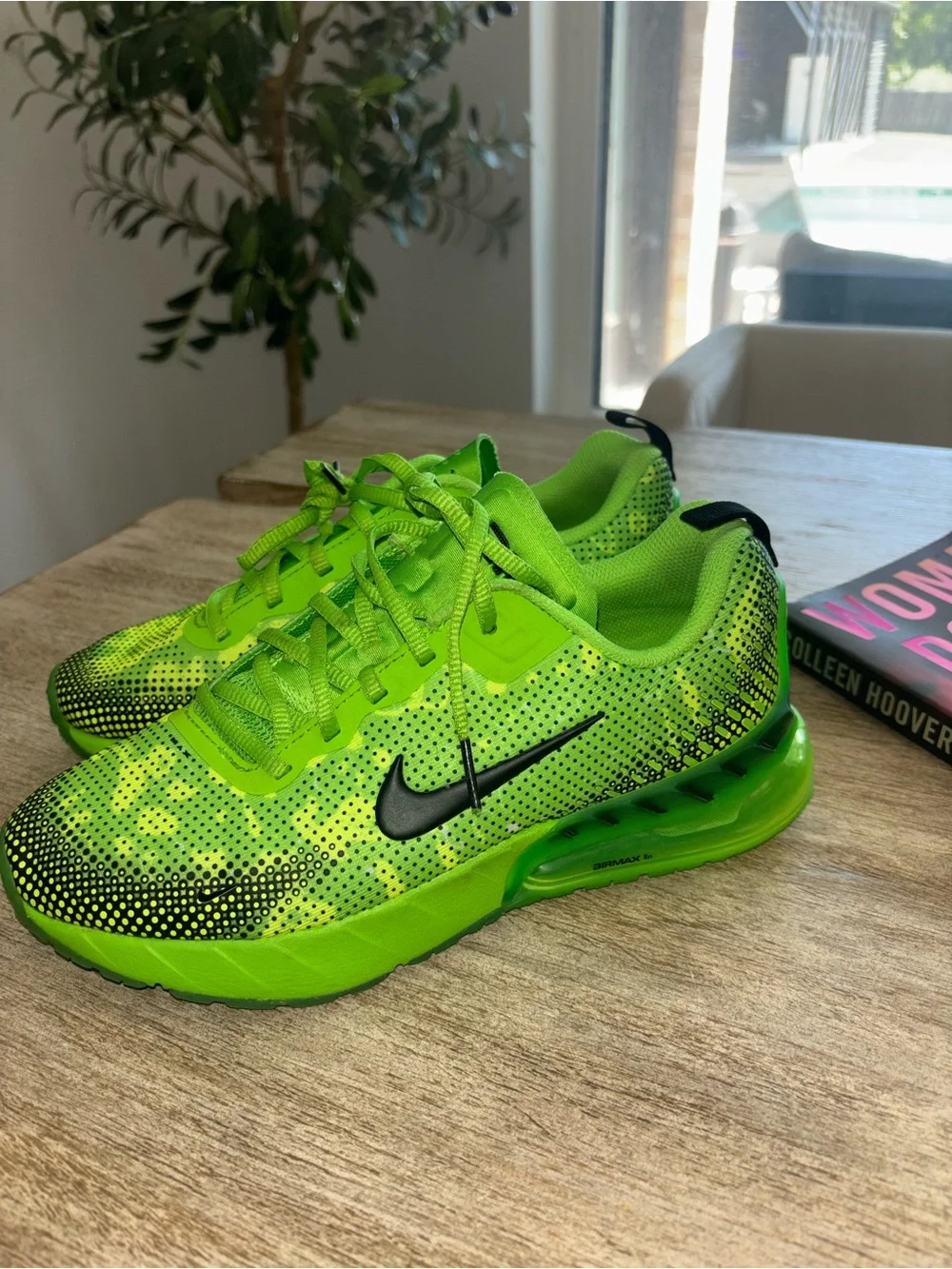 Nike Kids Neon Green and Black Mesh Athletic Sneakers